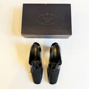 Prada Vintage 90's shoes. Iconic black patent leather.Size 39.5 . Made in Italy.